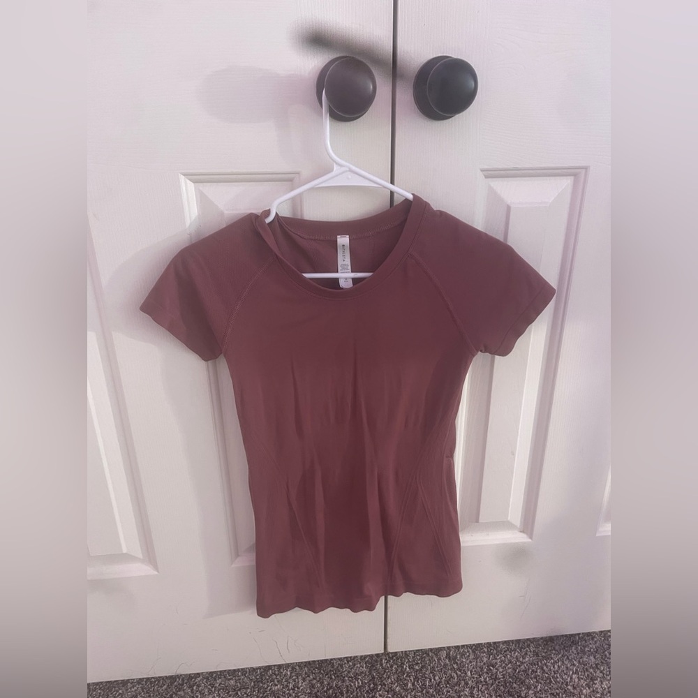 size- XS 
brand- Athleta
color- maroon